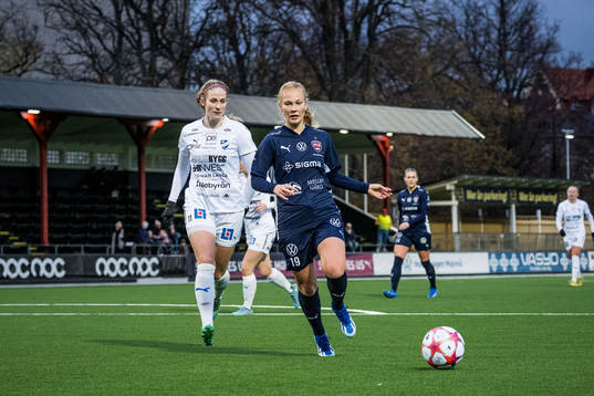 Kalmars Sofia Olsson och FC Rosengårds Sofie Bruun