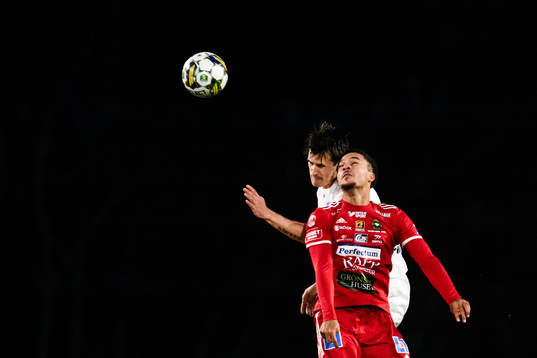 Helsingborgs Jon Birkfeldt och Skövde AIKs Darrell Kamdem