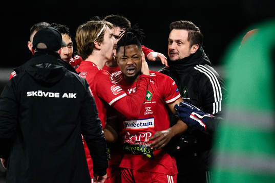 Skövde AIKs Azeez Temitope Yusuf jublar