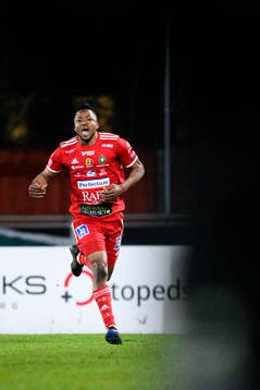 Skövde AIKs Azeez Temitope Yusuf jublar