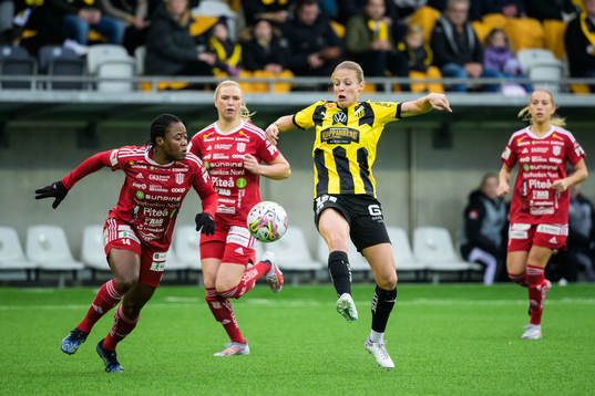 Piteås Faith Ikidi Michael och Häckens Anna Anvegård