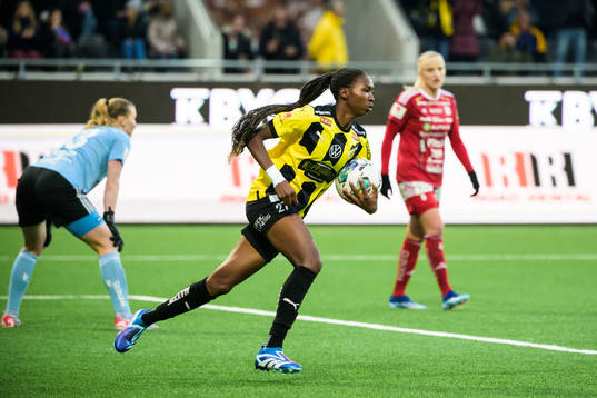 Häckens Aisha Masaka jublar