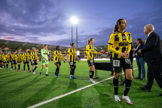 Häcken deppar när de får sina silvermedaljer