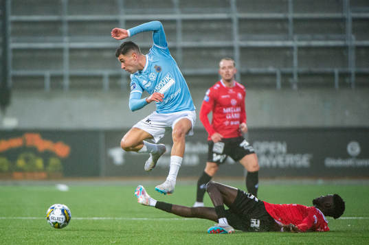 Gefles Ahmed Bonnah och Trelleborgs Emmanuel Godwin
