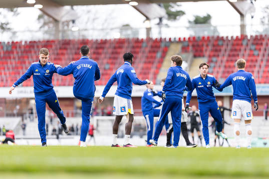GIF Sundsvalls spelare värmer upp