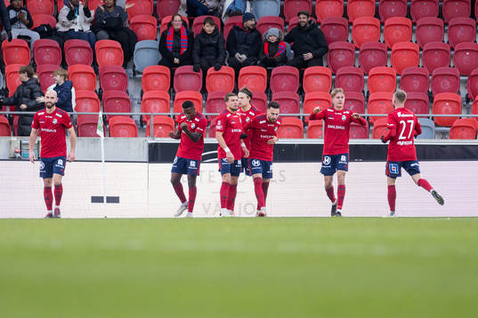 Östers spelare jublar