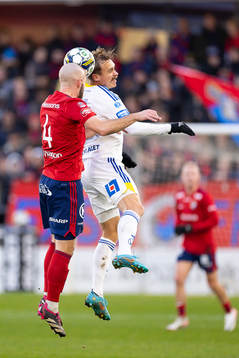 Östers Sebastian Hedlund och GIF Sundsvalls Pontus Engblom