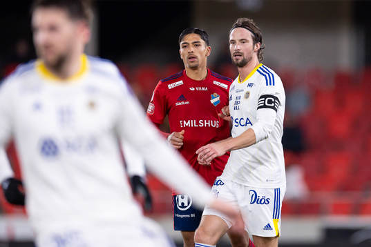 Östers Lukas Bergquist och GIF Sundsvalls Linus Hallenius