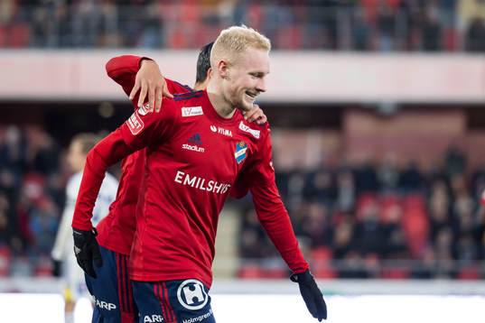 Östers Adam Bergmark Wiberg jublar
