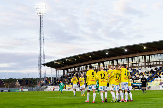 Falkenbergs spelare jublar