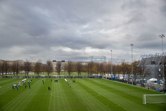 Supportrar runt plan