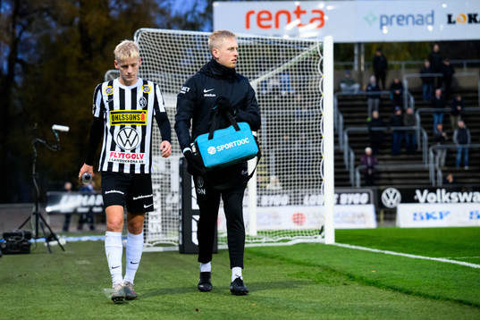 Landskronas Emil Lindman lämnar planen