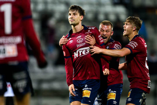 Örgrytes Hampus Dahlqvist jublar