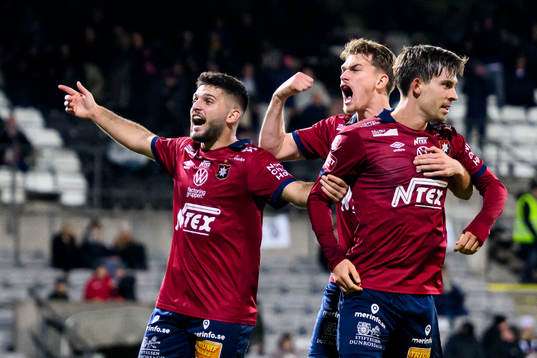 Örgrytes Edi Sylisufaj och Hampus Dahlqvist jublar