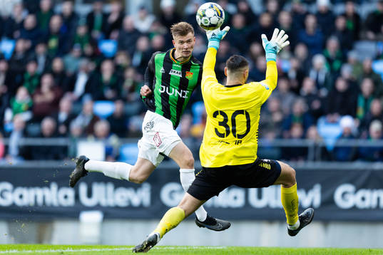 GAIS Alexander Ahl Holmström nickar bollen förbi