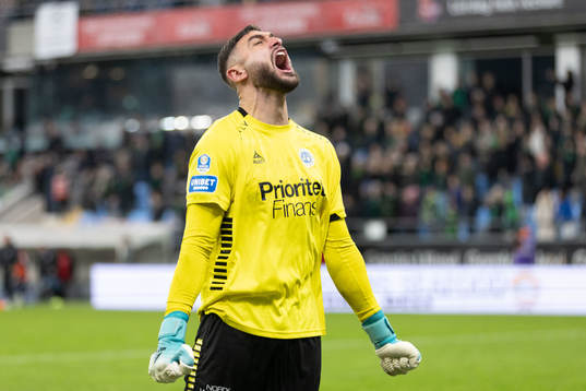 Utsiktens målvakt Elias Hadaya jublar