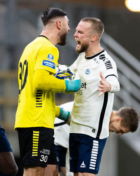 Utsiktens målvakt Elias Hadaya jublar ihop med Alexander