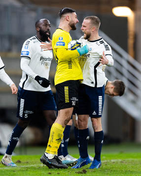 Utsiktens målvakt Elias Hadaya jublar ihop med Alexander