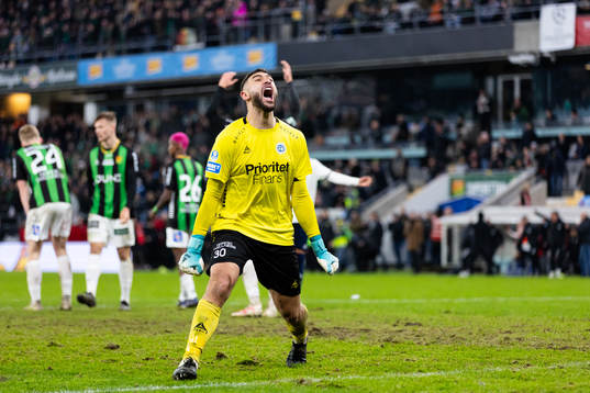 Utsiktens målvakt Elias Hadaya jublar