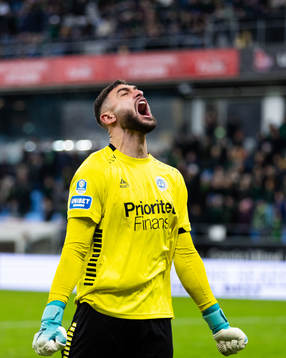 Utsiktens målvakt Elias Hadaya jublar