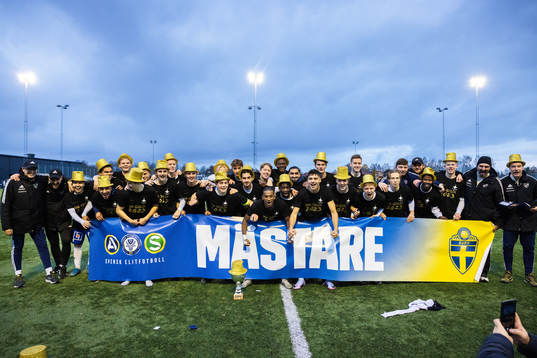 IFK Norrköpings spelare jublar