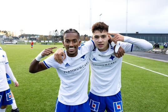 IFK Norrköpings Kia Chuko och Oliver Matic jublar