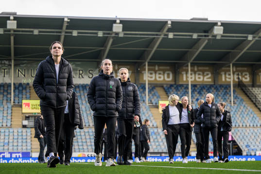 Hammarbys spelare känner på planen