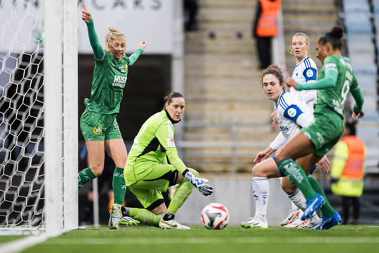 Hammarbys Ellen Wangerheim och Madelen Janogy