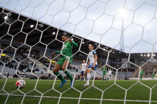 Hammarbys Madelen Janogy gör 0-1