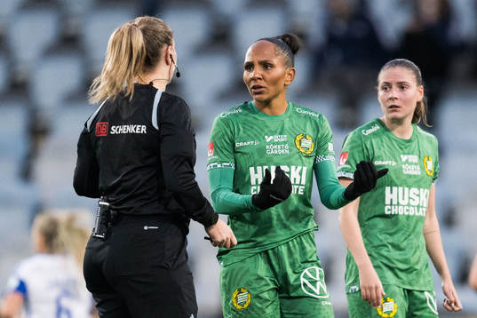 Hammarbys Madelen Janogy i samtal med Domare Sandra Almkvist