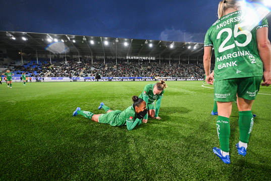 Hammarbys Madelen Janogy och Julia Roddar jublar
