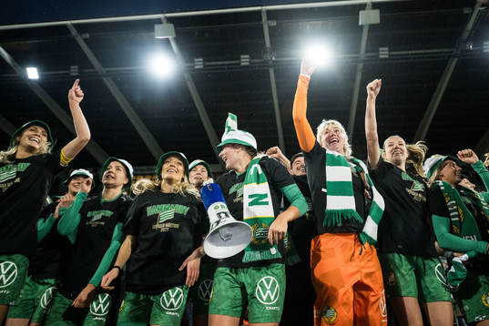 Hammarbys spelare jublar