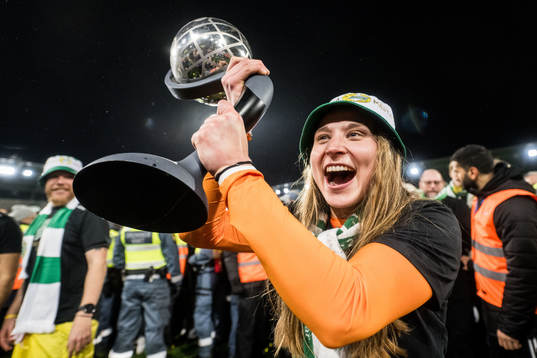 Hammarbys målvakt Anna Tamminen  jublar