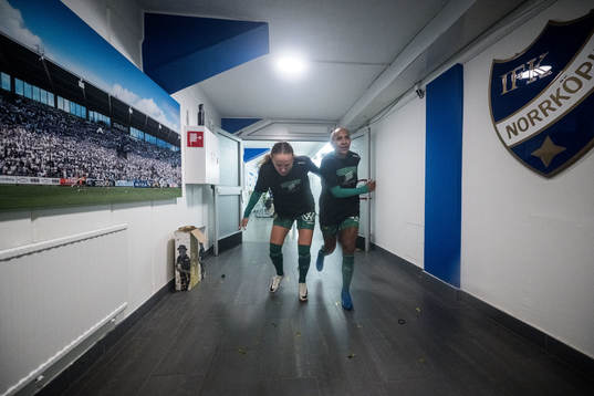 Hammarbys Matilda Vinberg och Madelen Janogy  jublar