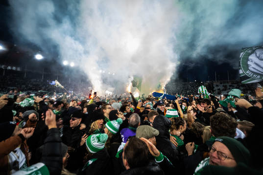Hammarbys supportrar jublar över SM-guldet