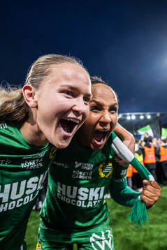 Hammarbys Matilda Vinberg och Madelen Janogy jublar över