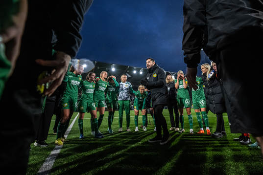 Hammarbys tränare Pablo Pinones-Arce i väntan på
