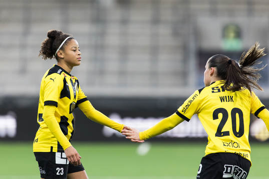 Häckens Felicia Schröder och Hanna Wijk