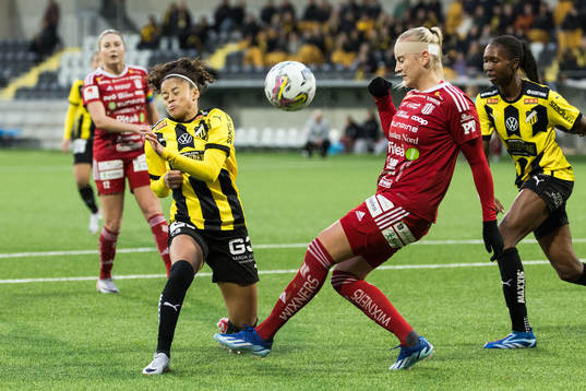 Häckens Felicia Schröder och Piteås Wilma Carlsson