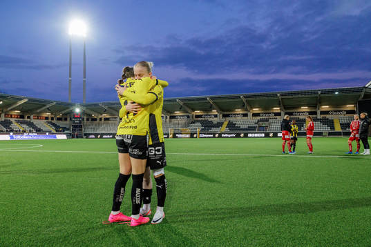 Häckens Anna Sandberg och Clarissa Larisey deppar