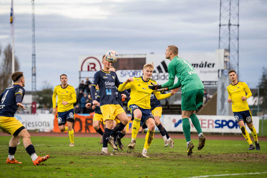 Ängelholms Filip Örnblom och Torns IFs Oliver Lindstedt