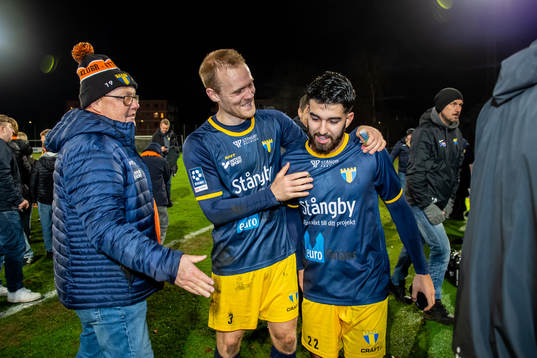 Torns IFs Adam Olofsson och Lass Hamawand jublar