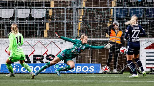 Mål 2-3 av Kristianstads Tilda Persson förbi Linköpings