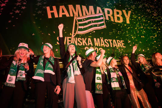 Hammarbys spelare jublar