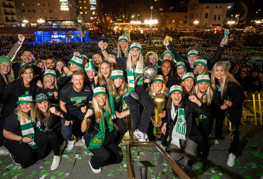 Hammarbys spelare jublar
