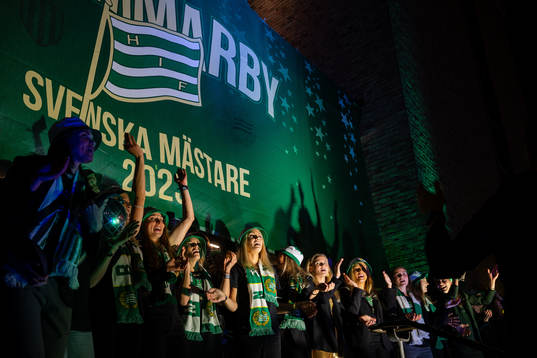 Hammarbys spelare jublar