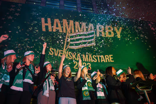 Hammarbys spelare jublar