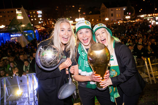 Hammarbys Eva Nyström, Anna Tamminen och Adelina Engman