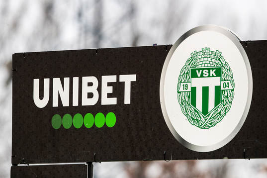 Skylt med Unibet och Västerås SKs logga