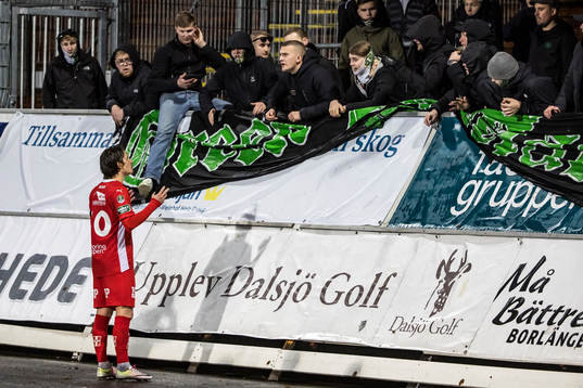 Jönköpings Södras Robin Book deppar framför klacken